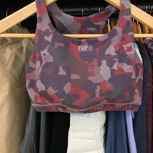 Fleo jourdaine sports bra, size s. Multi colored.